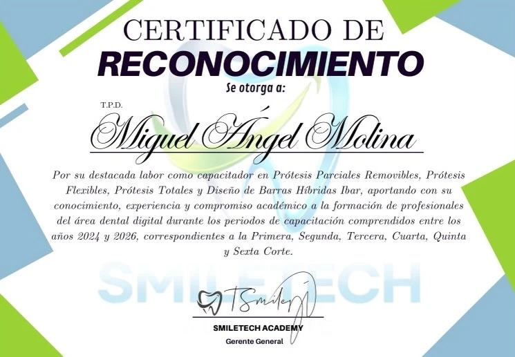 Certificado de formación profesional en odontología digital de Miguel Ángel Molina